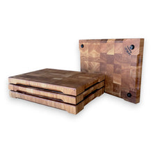 Kép betöltése a galériamegjelenítőbe: VÁGÓDÉSZKA TÖLGYFÁBÓL(BÜTÜS) EGYEDI STÍLUSBAN, TÖBB MÉRETBEN