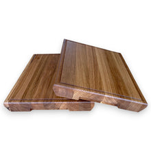 Kép betöltése a galériamegjelenítőbe: VÁGÓDÉSZKA TÖLGYFÁBÓL EGYEDI STÍLUSBAN 410x310x42 MM