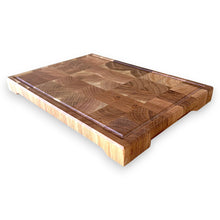 Kép betöltése a galériamegjelenítőbe: VÁGÓDÉSZKA TÖLGYFÁBÓL(BÜTÜS) EGYEDI STÍLUSBAN, TÖBB MÉRETBEN