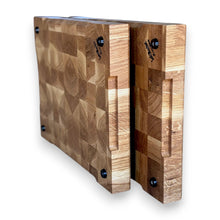 Kép betöltése a galériamegjelenítőbe: VÁGÓDÉSZKA TÖLGYFÁBÓL(BÜTÜS) EGYEDI STÍLUSBAN, TÖBB MÉRETBEN