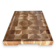 Kép betöltése a galériamegjelenítőbe: VÁGÓDÉSZKA TÖLGYFÁBÓL(BÜTÜS) EGYEDI STÍLUSBAN, TÖBB MÉRETBEN