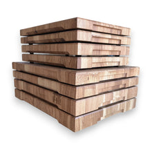 Kép betöltése a galériamegjelenítőbe: VÁGÓDÉSZKA TÖLGYFÁBÓL(BÜTÜS) EGYEDI STÍLUSBAN, TÖBB MÉRETBEN